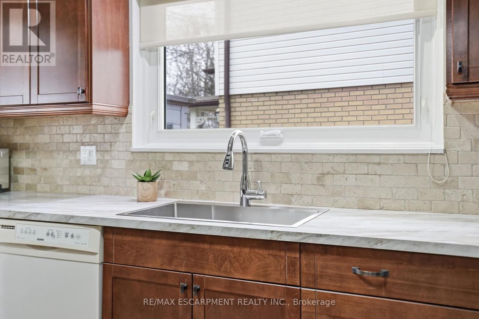 345 ERINDALE DRIVE Image 12