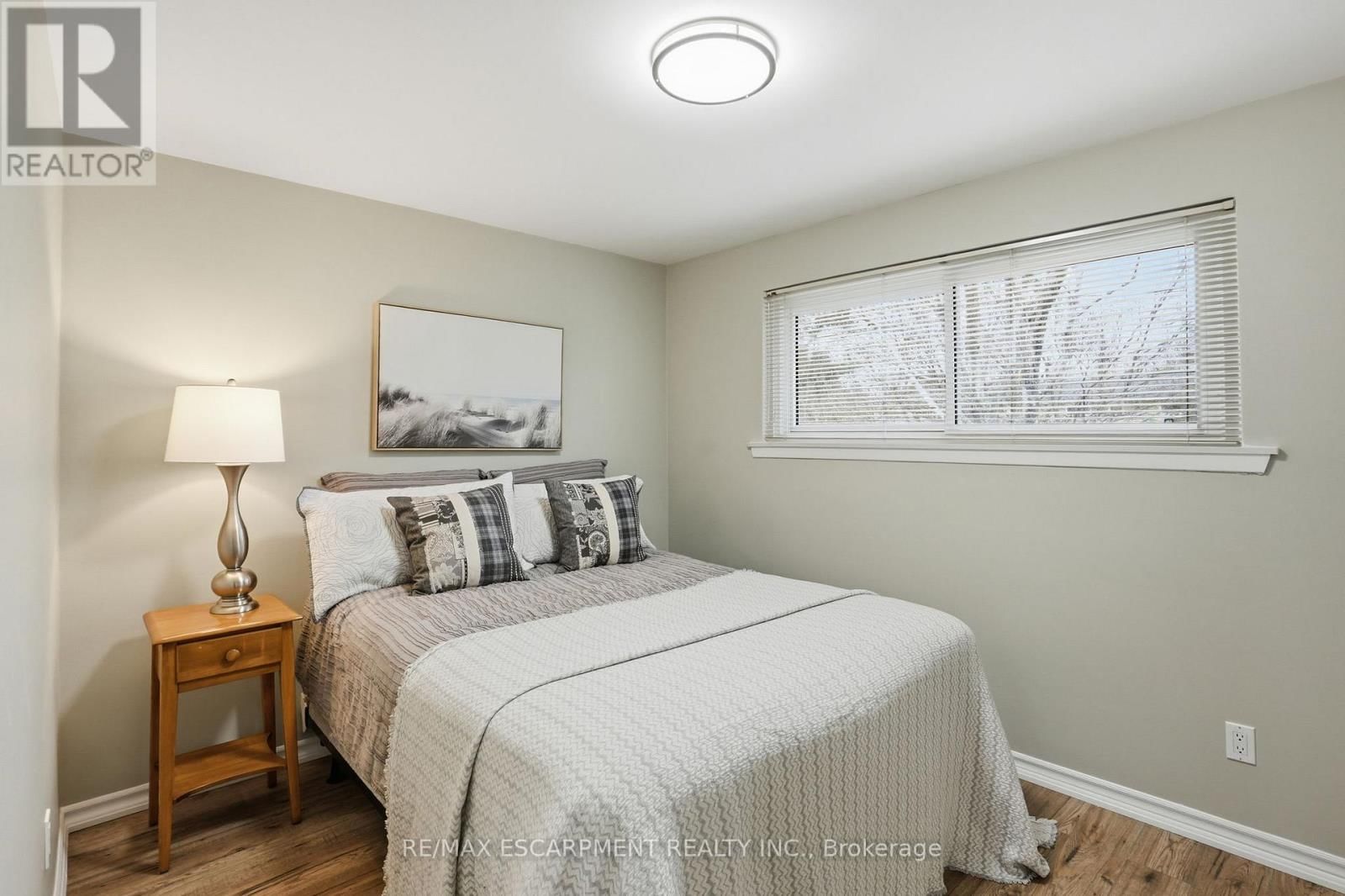 345 ERINDALE DRIVE Image 18