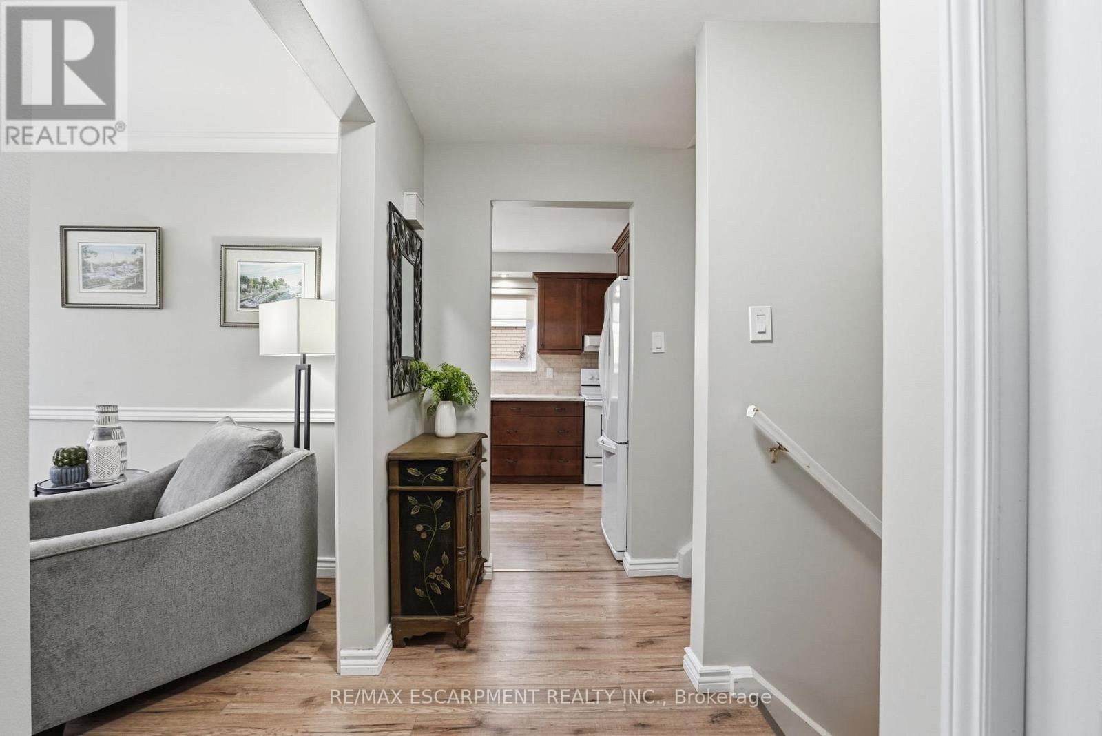 345 ERINDALE DRIVE Image 5