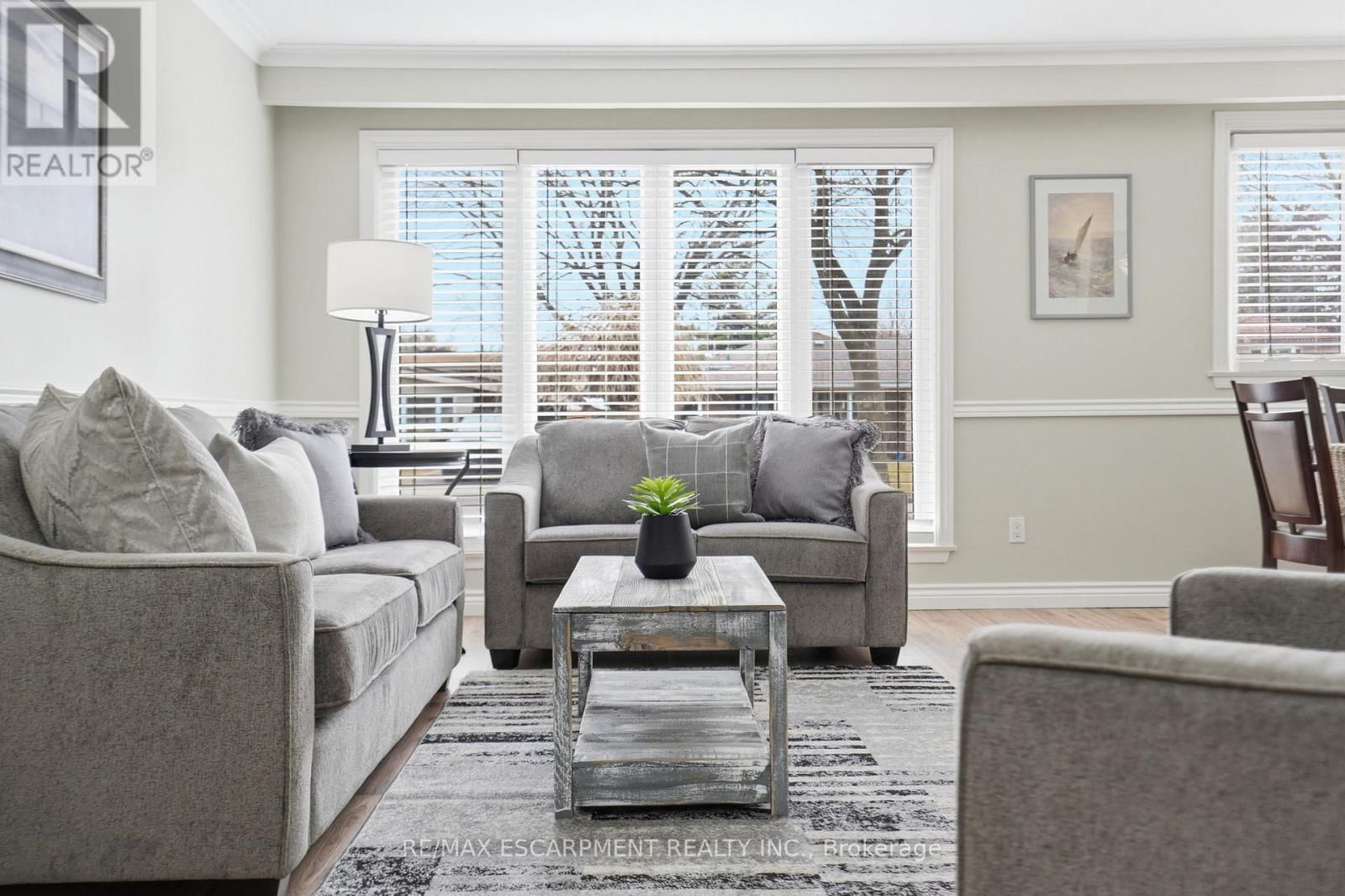 345 ERINDALE DRIVE Image 7