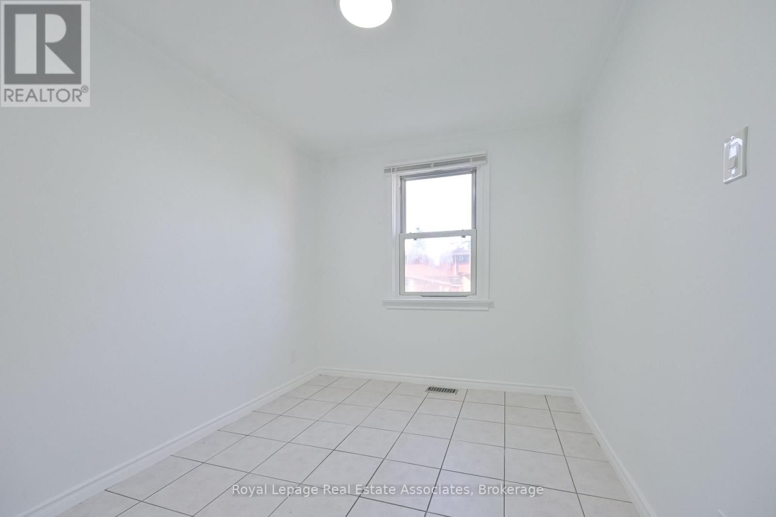 20 EAST DRIVE Image 10