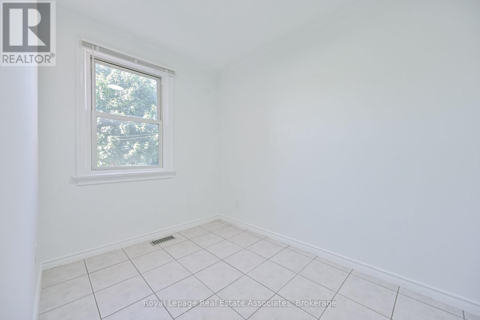 20 EAST DRIVE Image 12