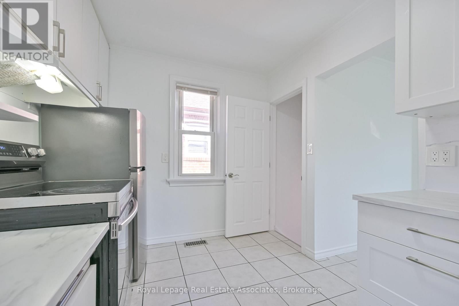 20 EAST DRIVE Image 9