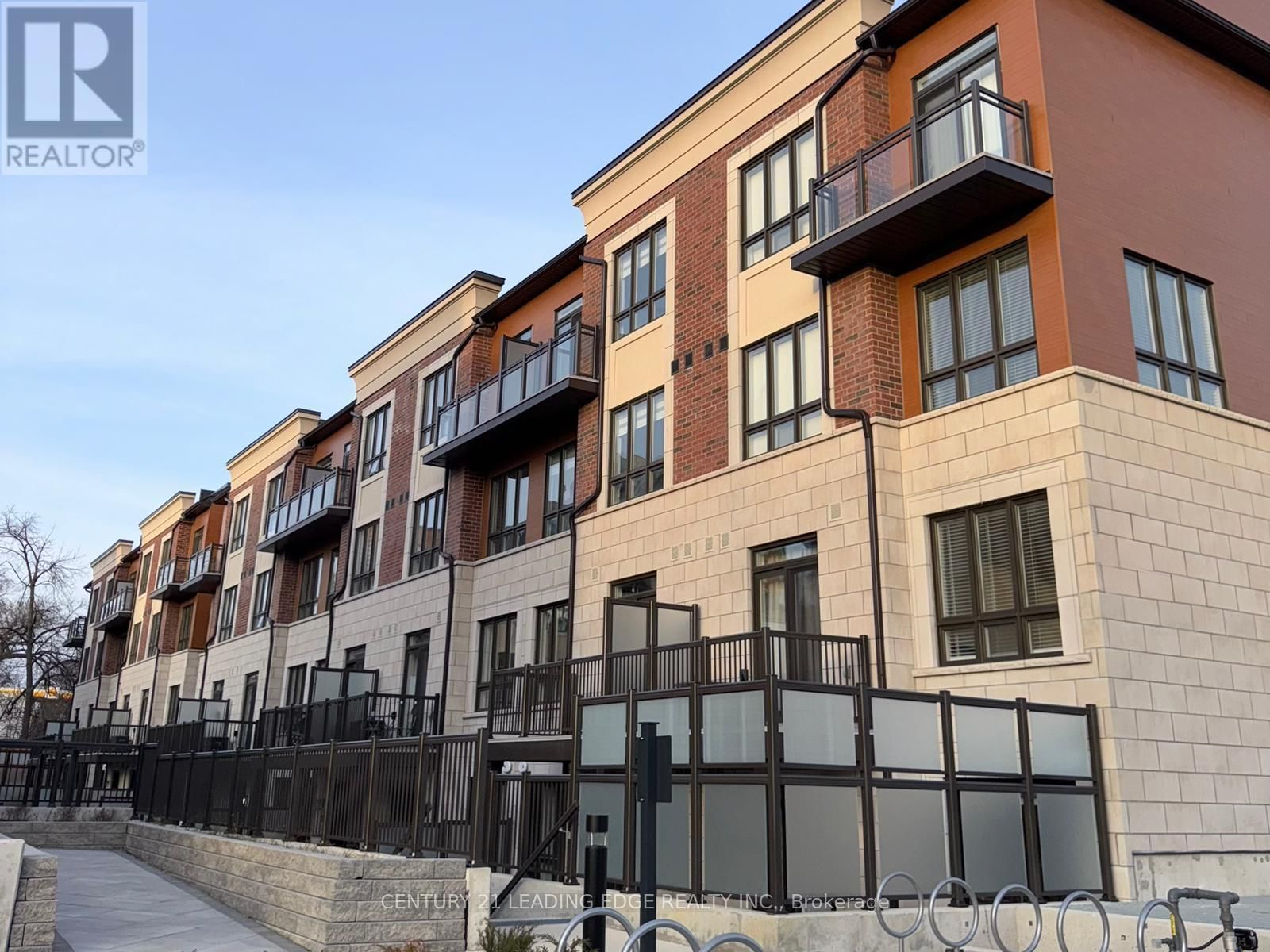 1 - 4015 HICKORY DRIVE Image 1