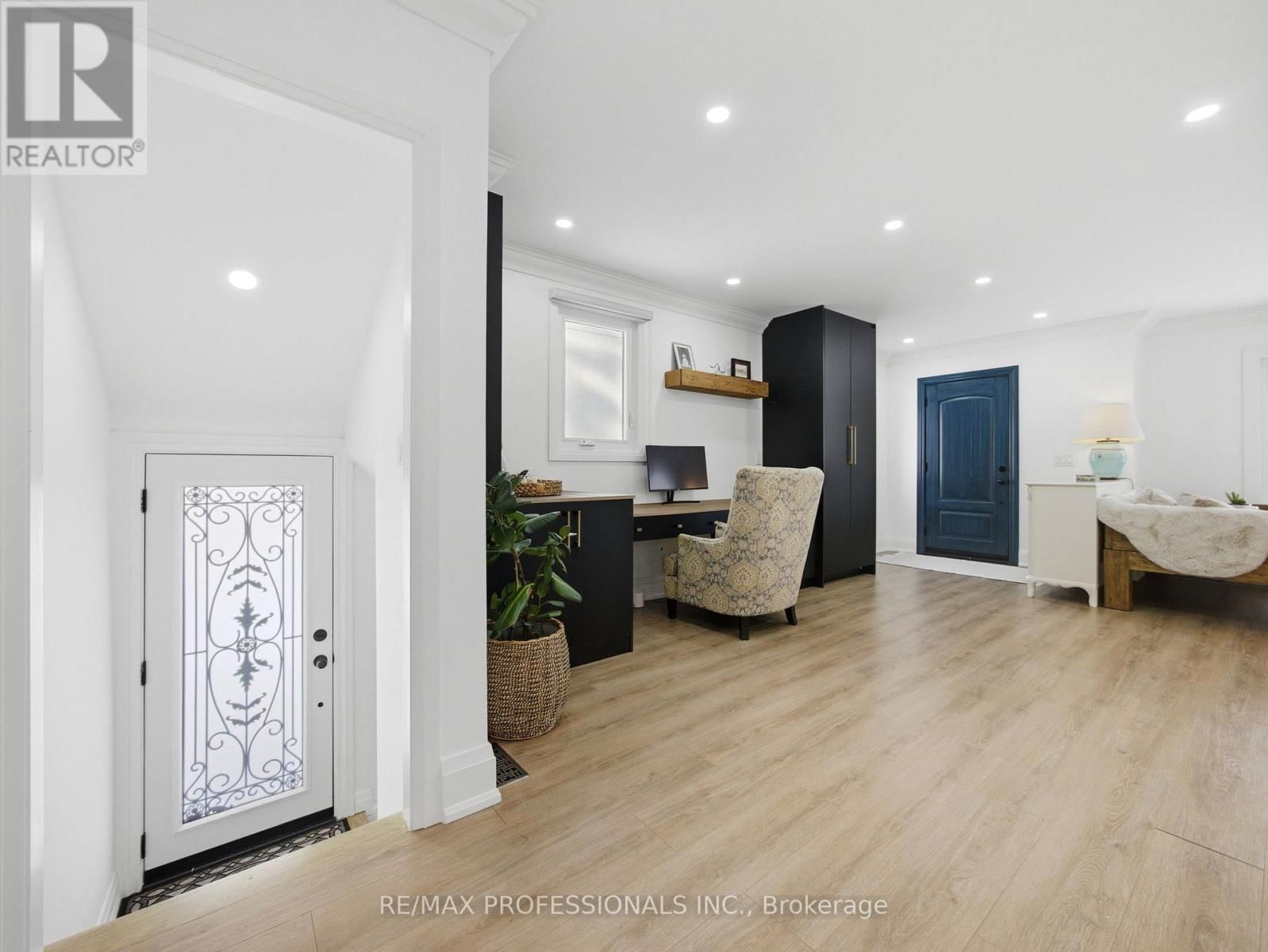 168 THE KINGSWAY Image 38