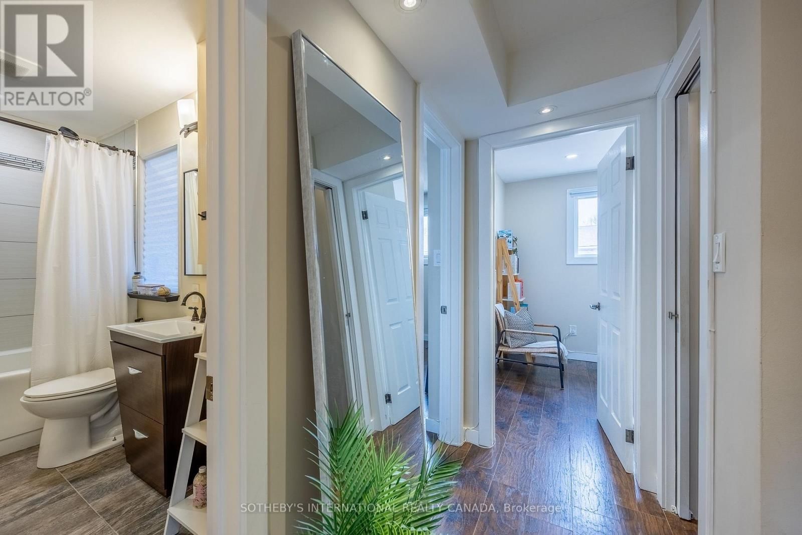 113 - 5475 LAKESHORE ROAD Image 17