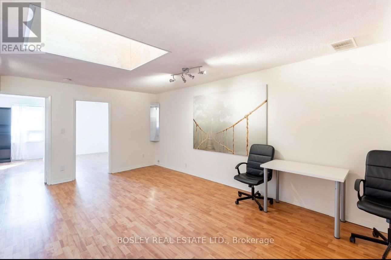 2963 DUNDAS STREET WEST Image 9