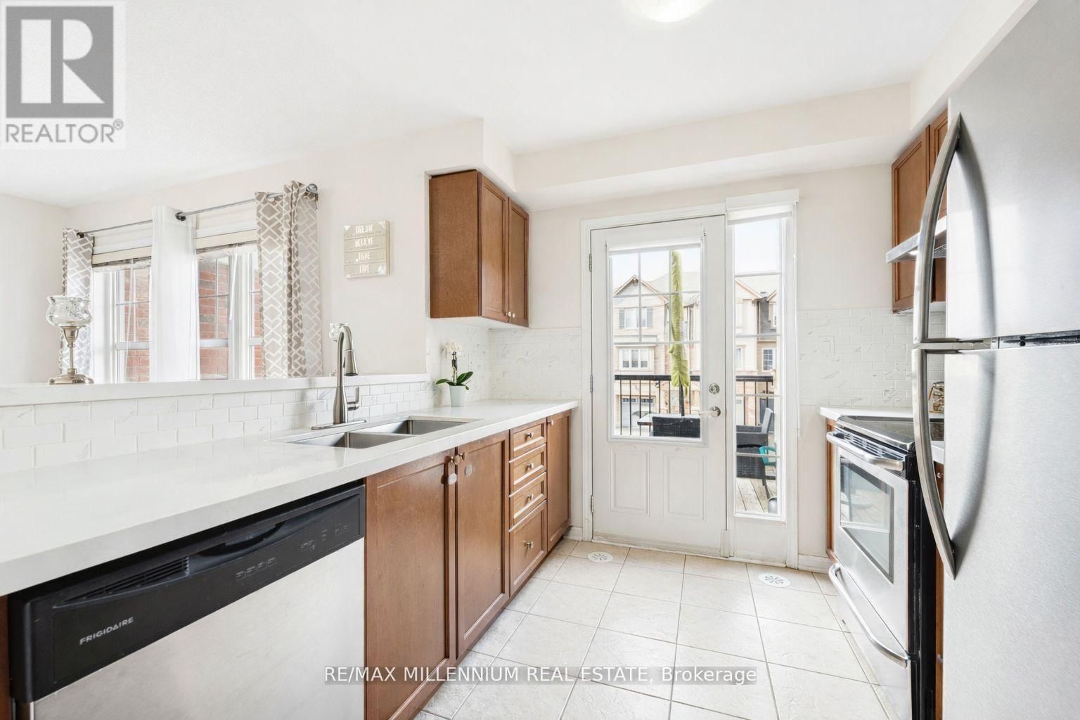 53 COLONEL FRANK CHING CRESCENT Image 8