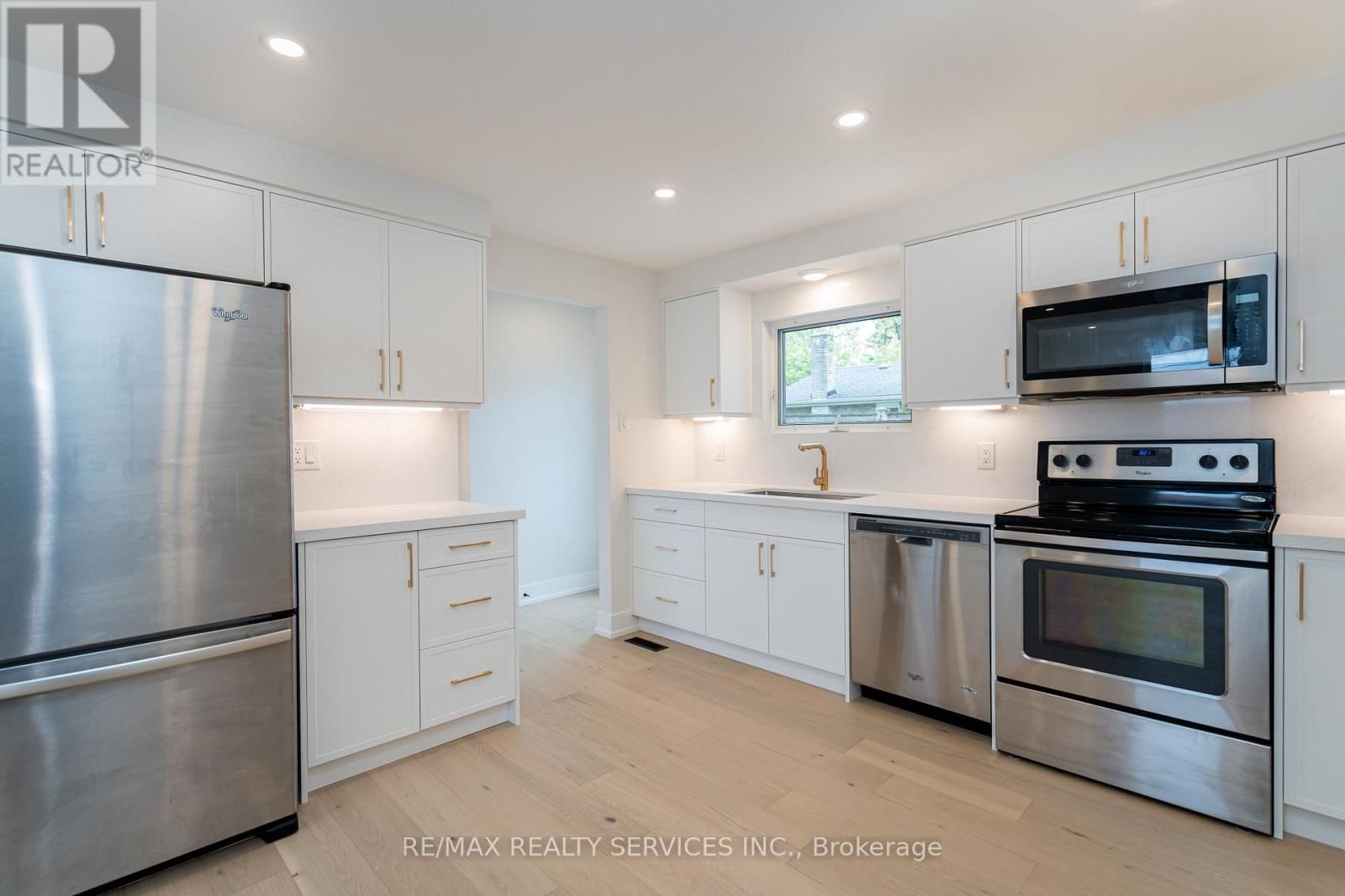 2296 DEVON ROAD Image 14