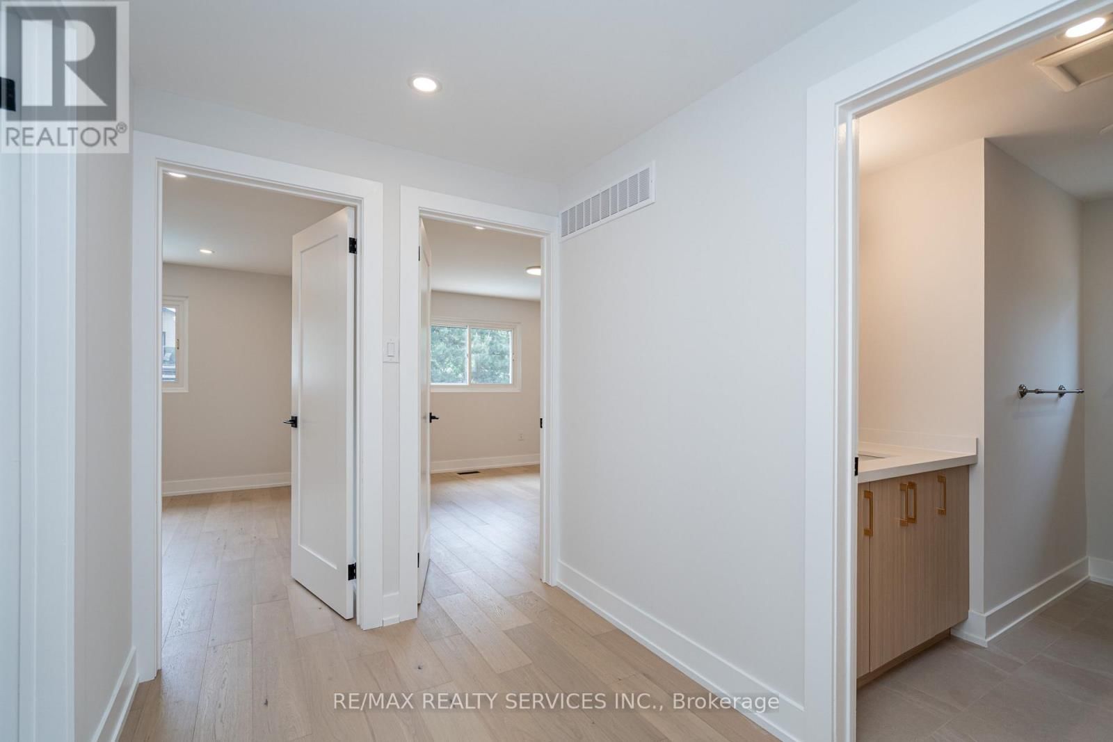 2296 DEVON ROAD Image 16