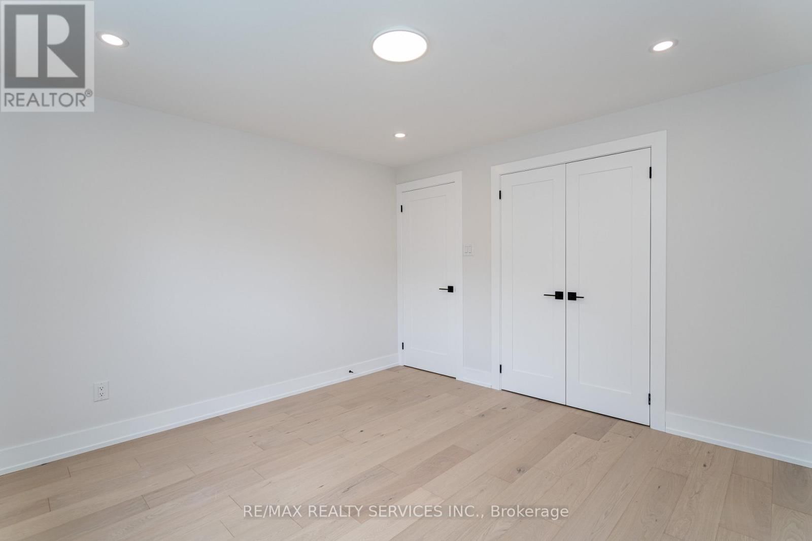 2296 DEVON ROAD Image 19