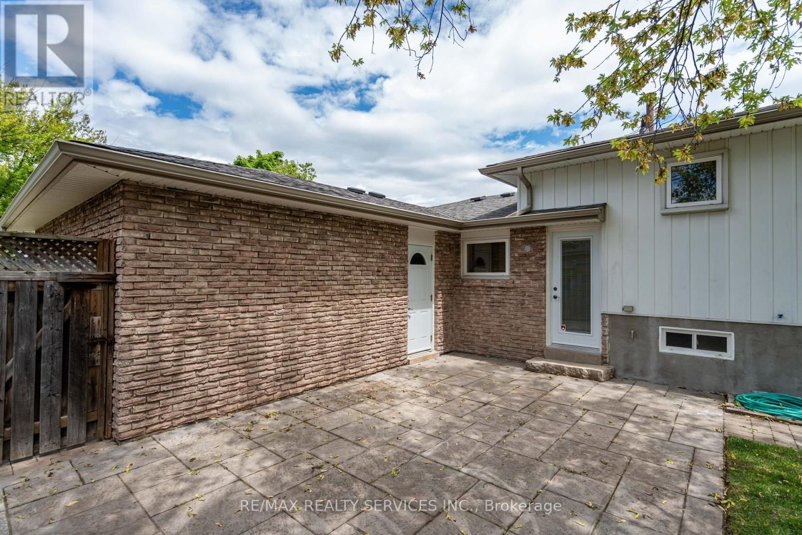 2296 DEVON ROAD Image 41