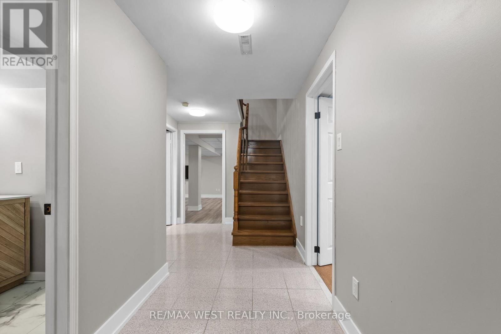 12 BERRYDOWN DRIVE Image 33