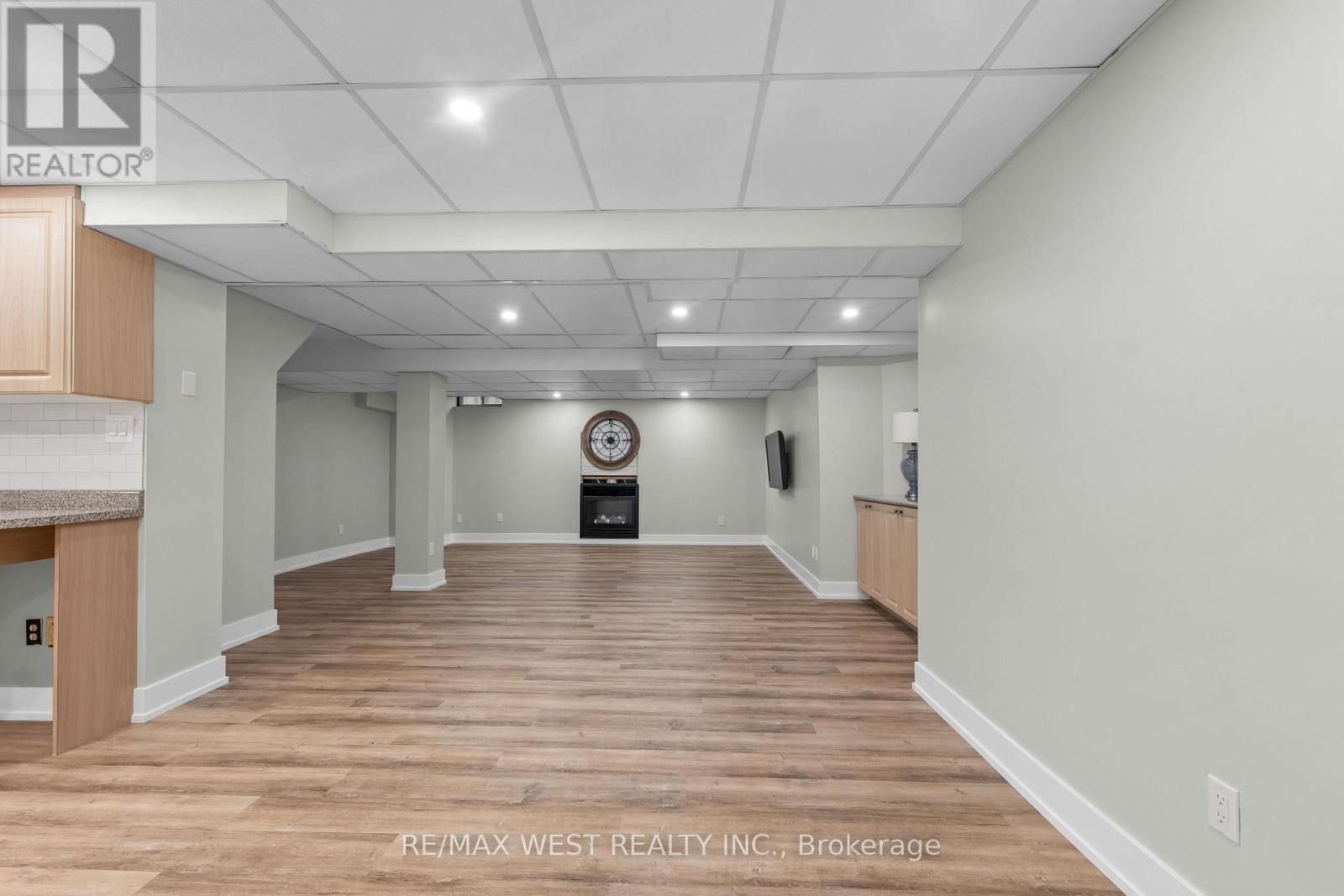 12 BERRYDOWN DRIVE Image 35