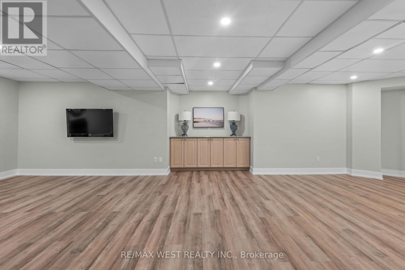 12 BERRYDOWN DRIVE Image 36