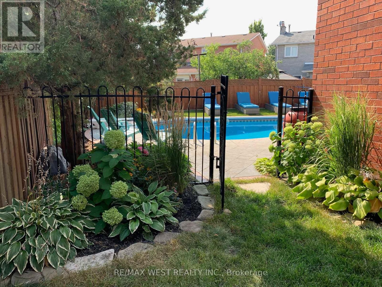 12 BERRYDOWN DRIVE Image 43