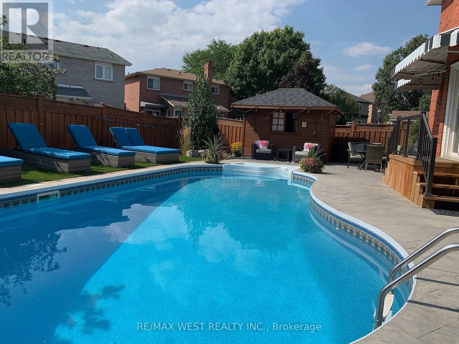 12 BERRYDOWN DRIVE Image 47