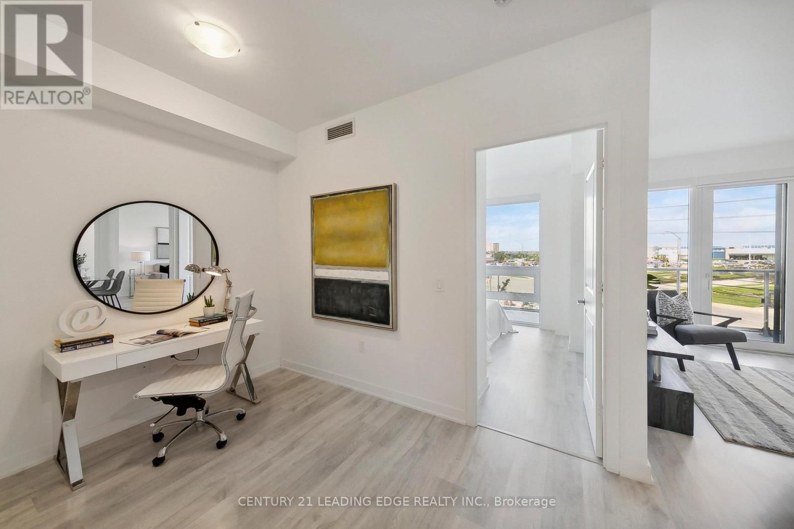 302 - 4655 METCALFE AVENUE Image 4