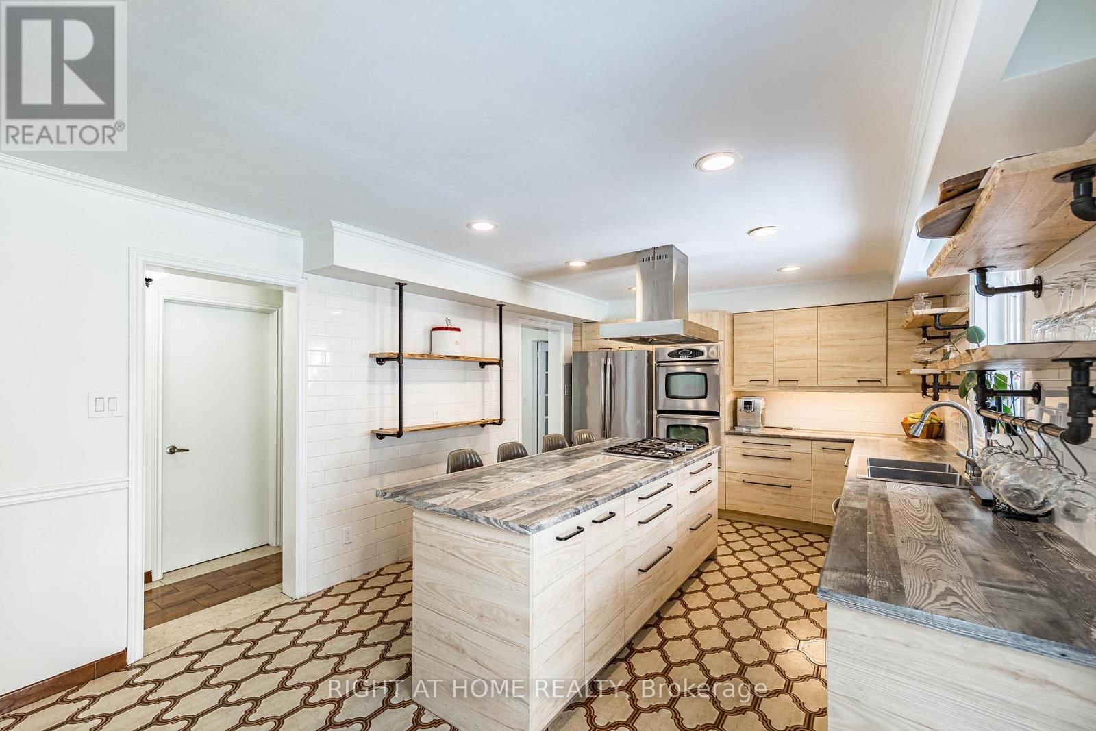 2123 GORDON DRIVE Image 16