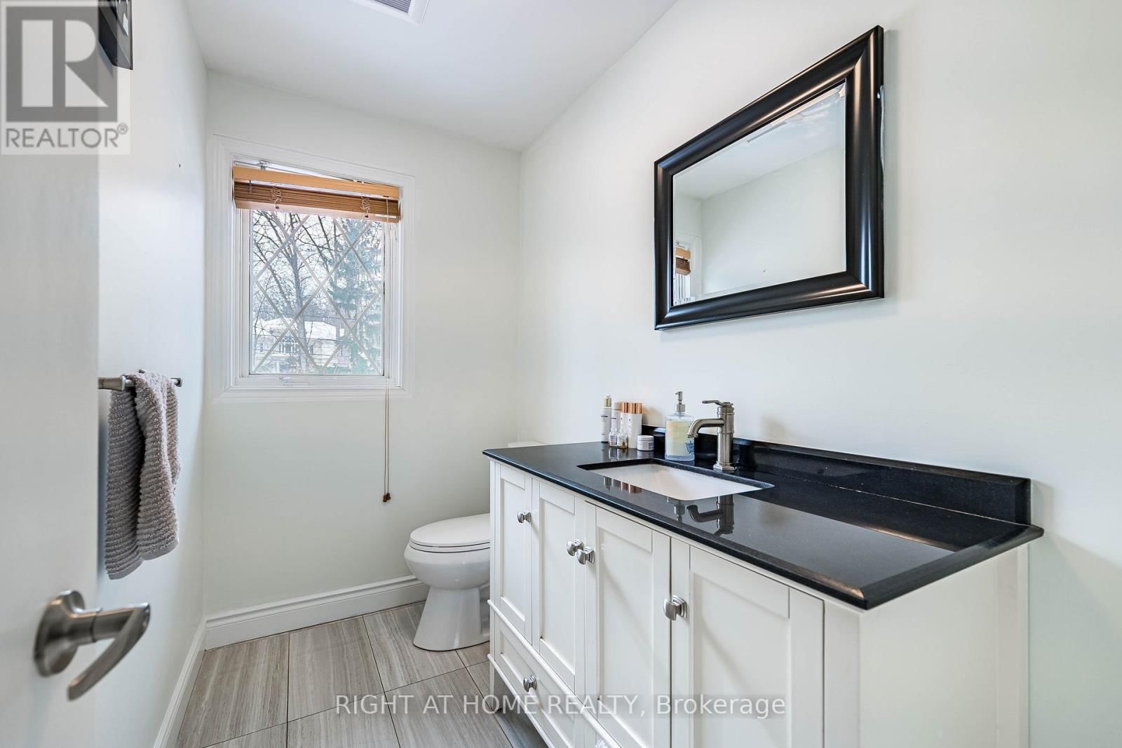 2123 GORDON DRIVE Image 29