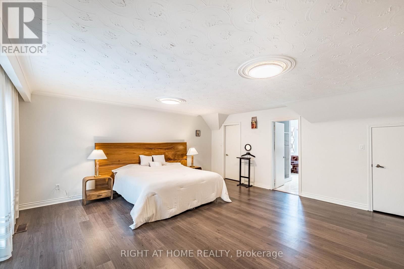 2123 GORDON DRIVE Image 32