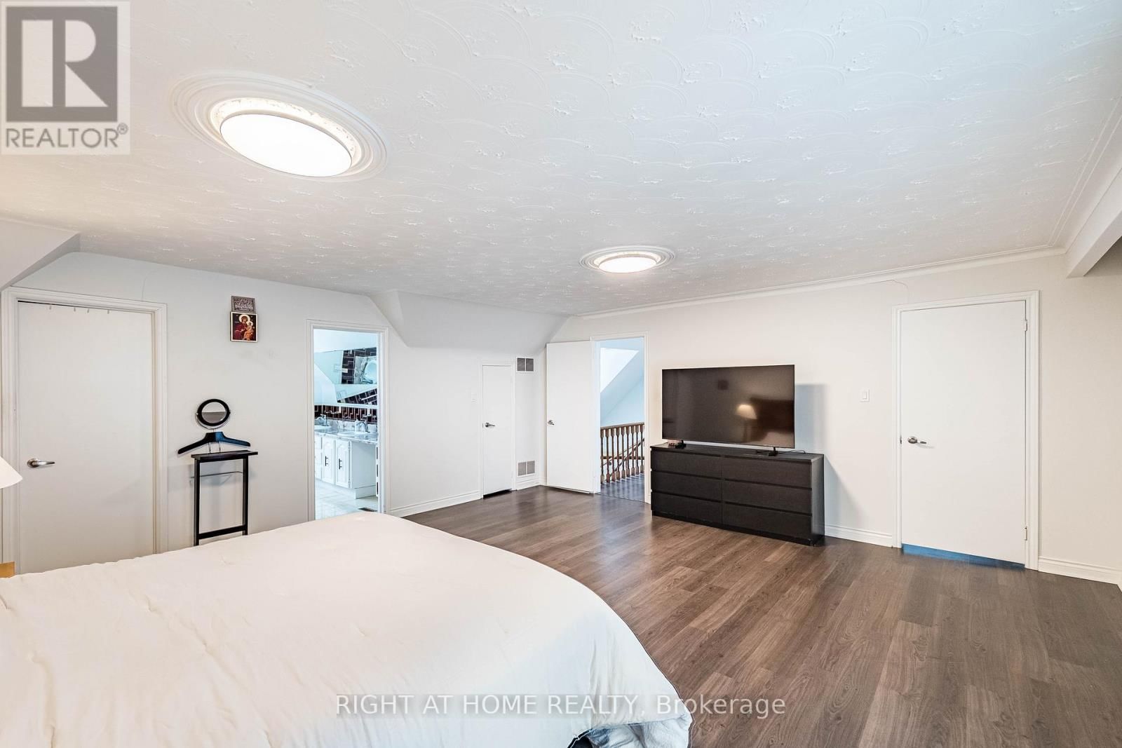 2123 GORDON DRIVE Image 33