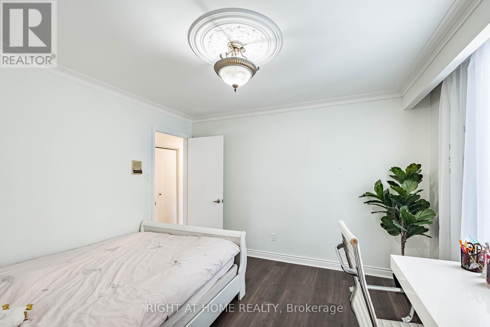 2123 GORDON DRIVE Image 35