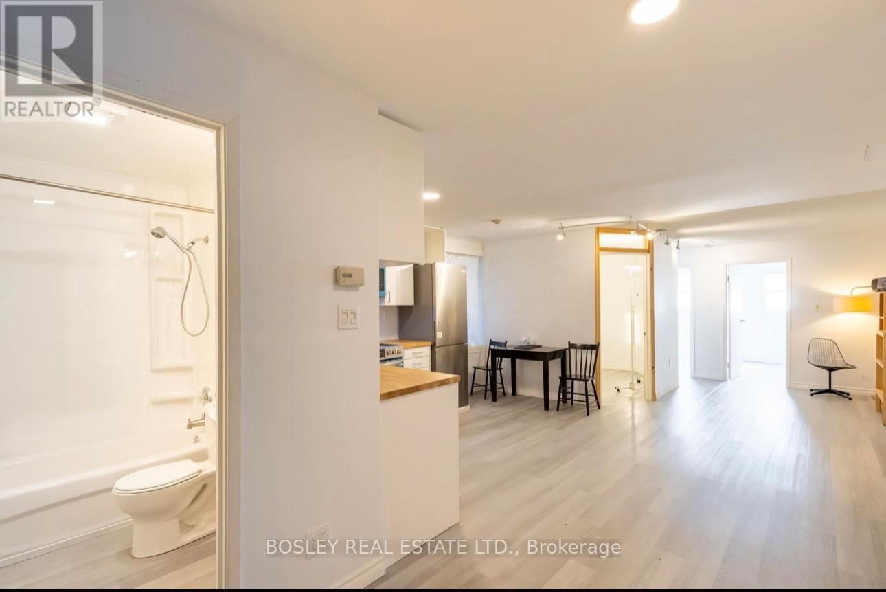 2963 DUNDAS STREET WEST Image 8