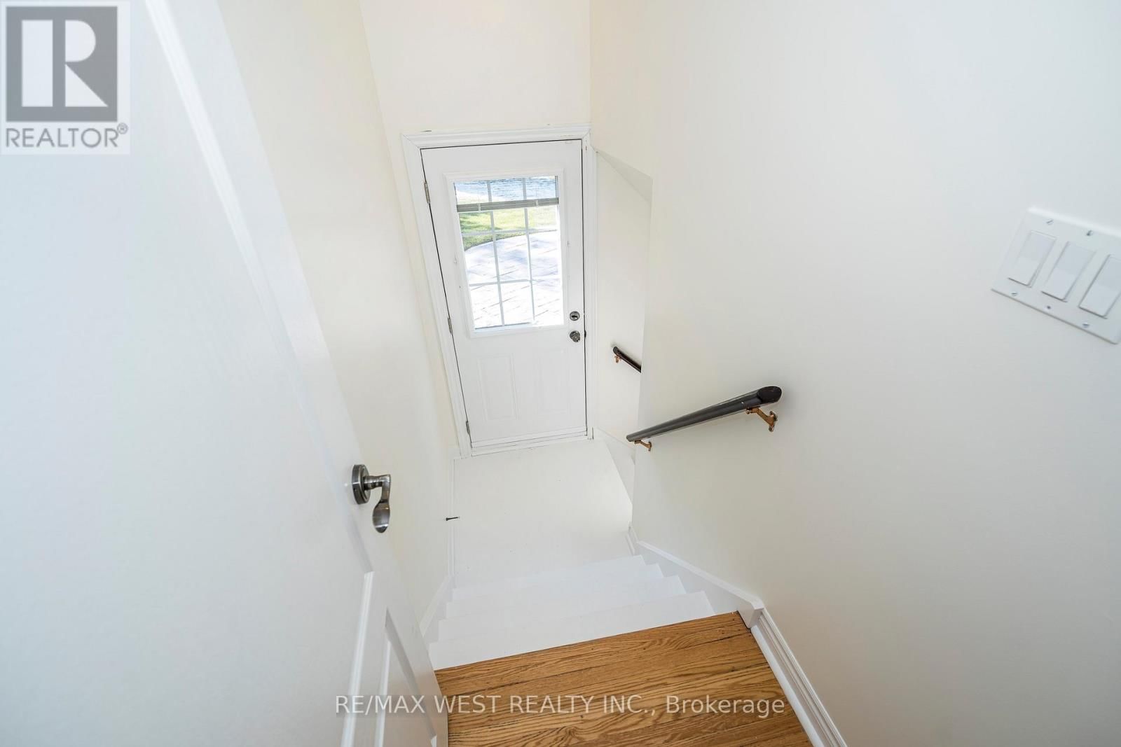 6 PRENTICE COURT Image 23