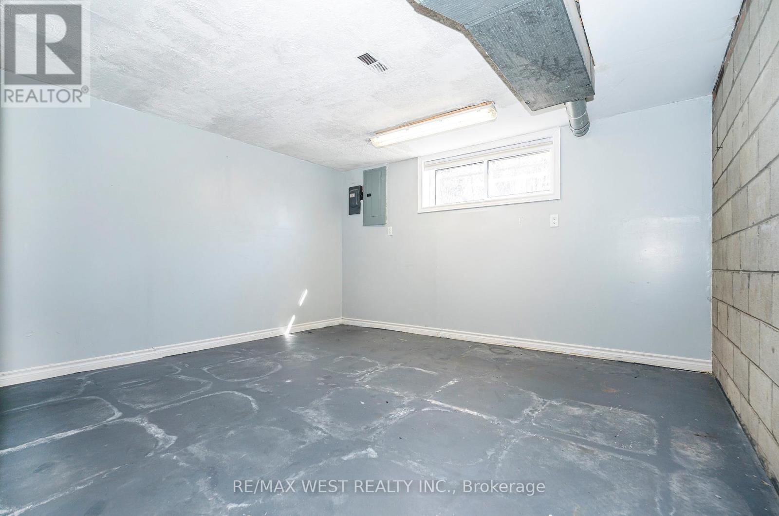 6 PRENTICE COURT Image 27