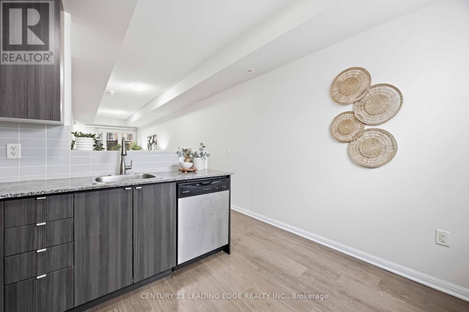 121 - 380 HOPEWELL AVENUE Image 21