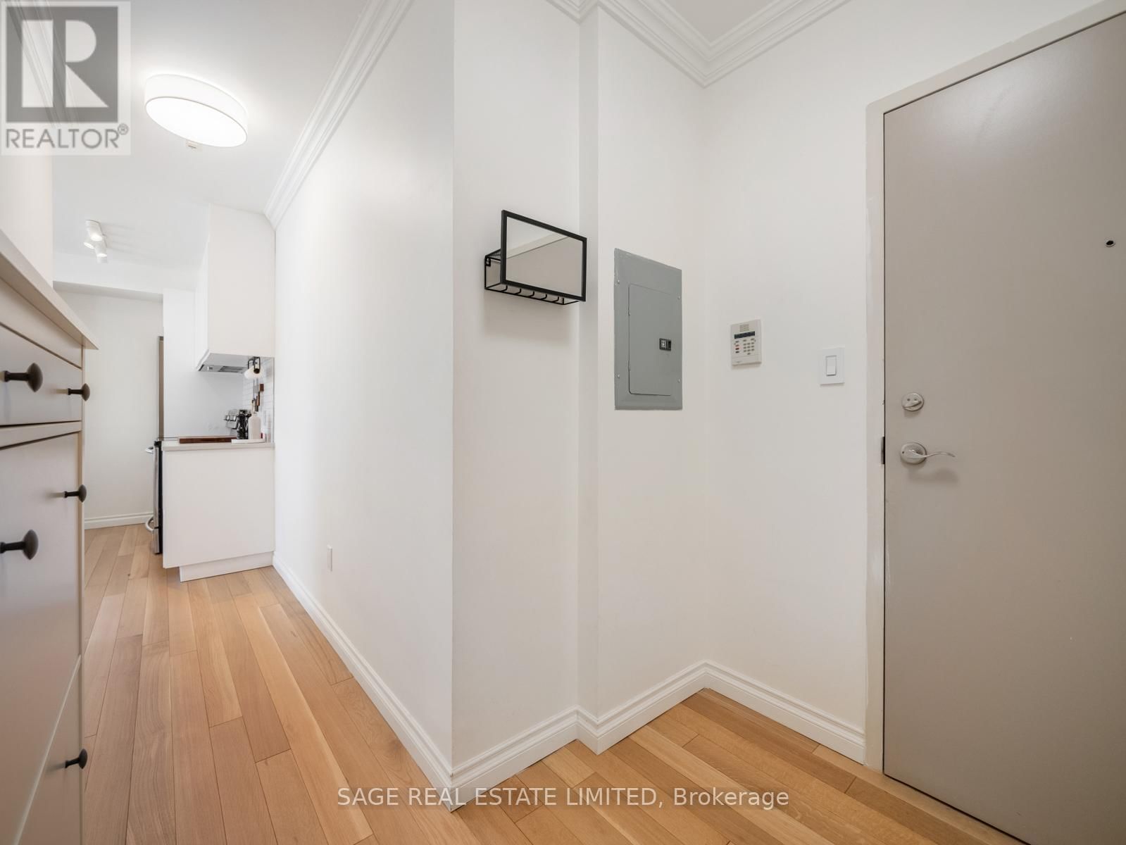 305 - 2495 DUNDAS STREET WEST Image 3