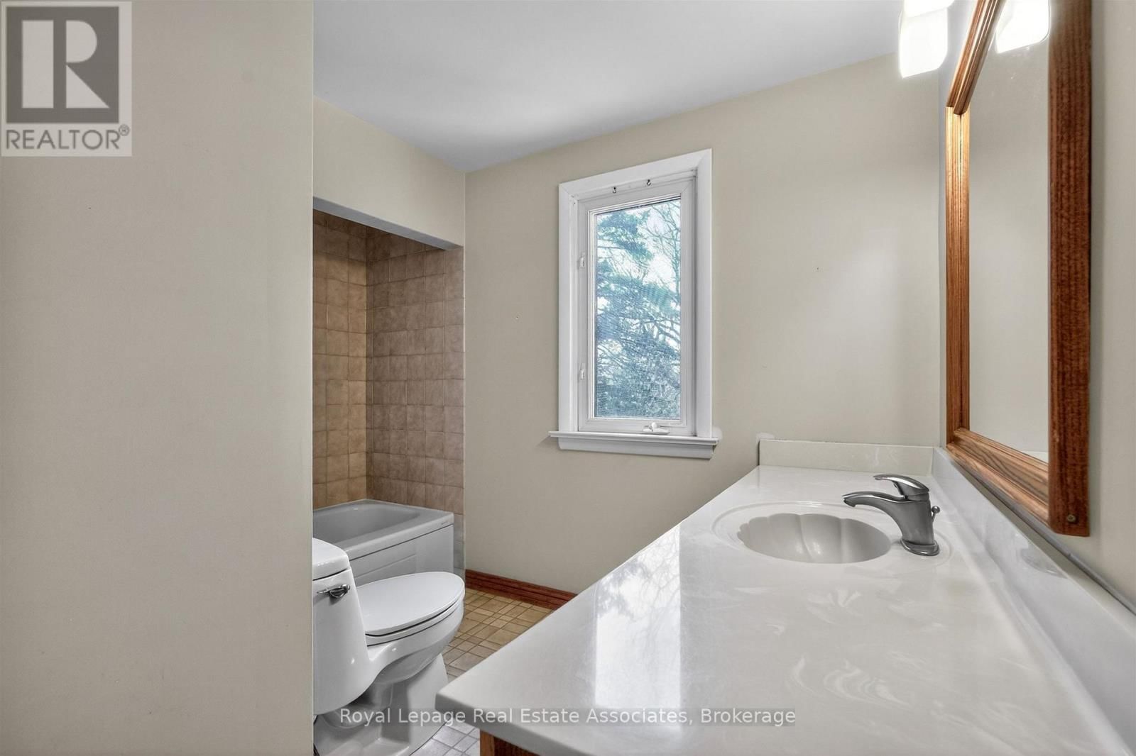 2079 DEYNCOURT DRIVE Image 24