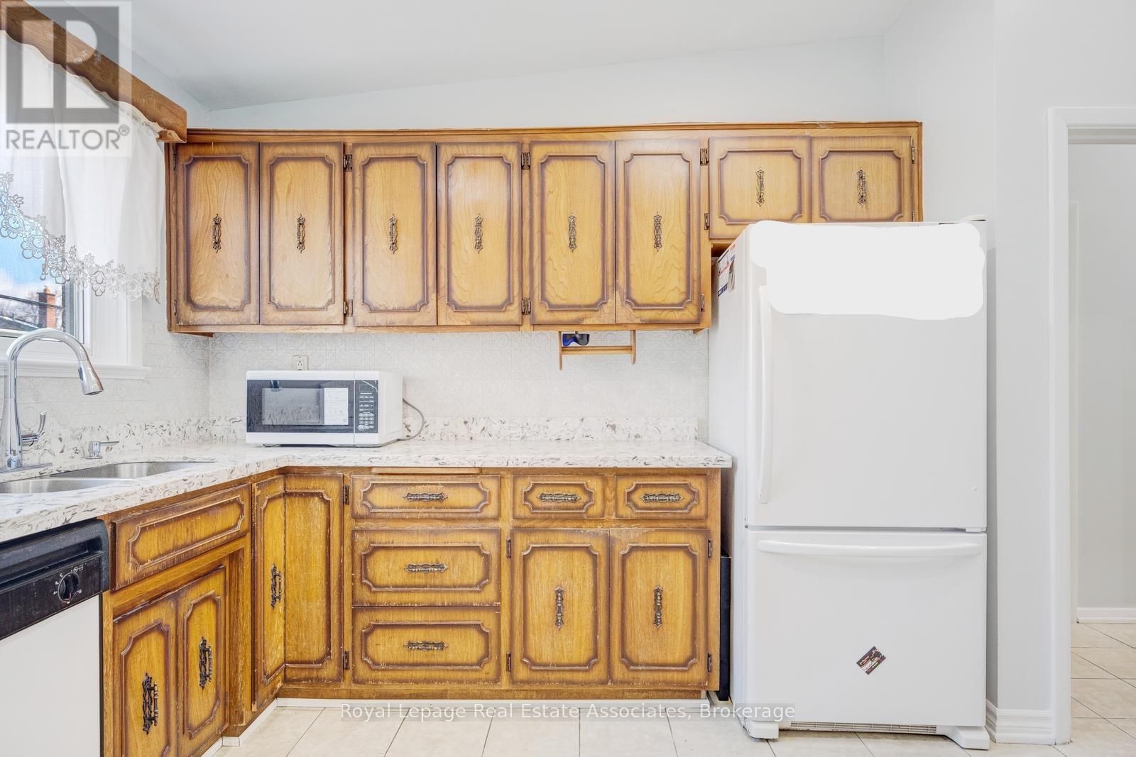 8 CAULFIELD ROAD Image 13