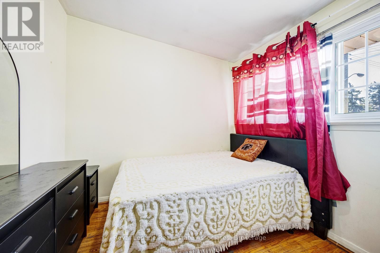 8 CAULFIELD ROAD Image 16