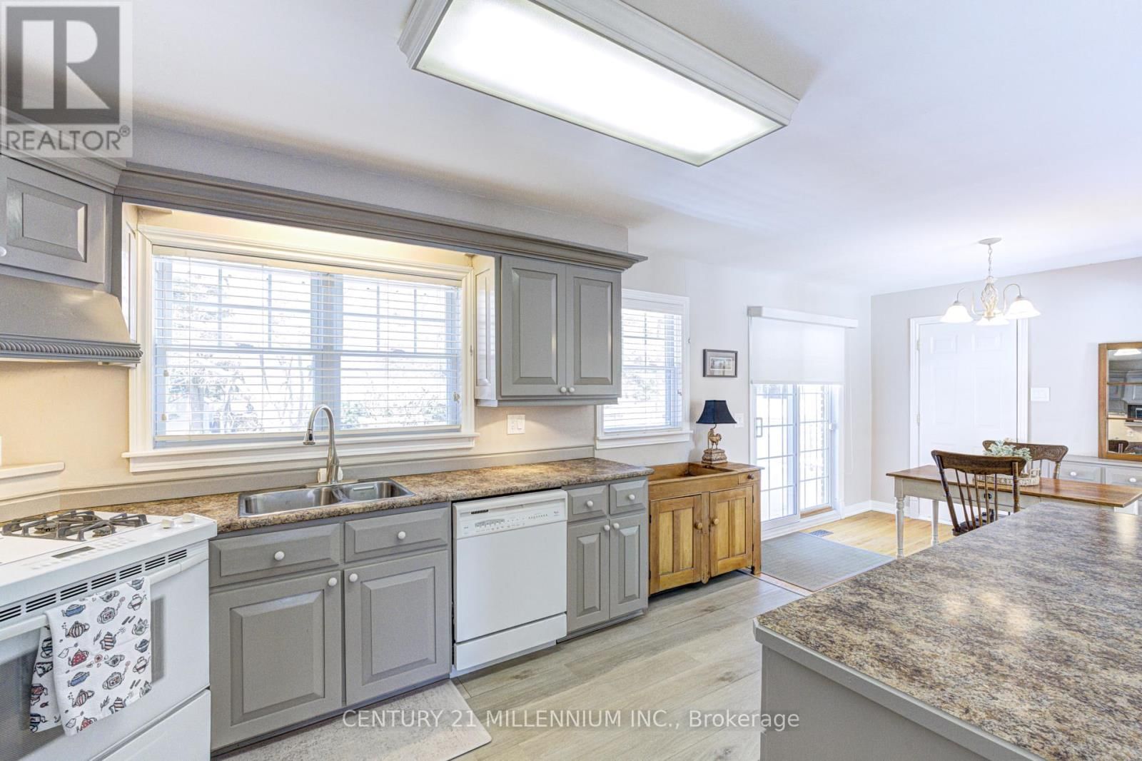 1659 HAWTHORN AVENUE Image 11