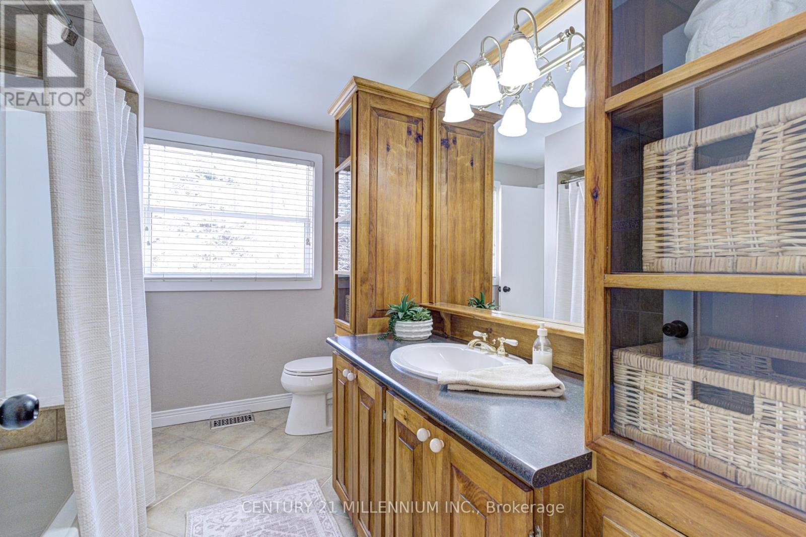 1659 HAWTHORN AVENUE Image 34