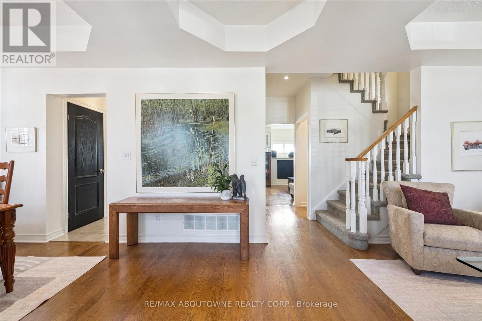 2484 CAPILANO CRESCENT Image 4