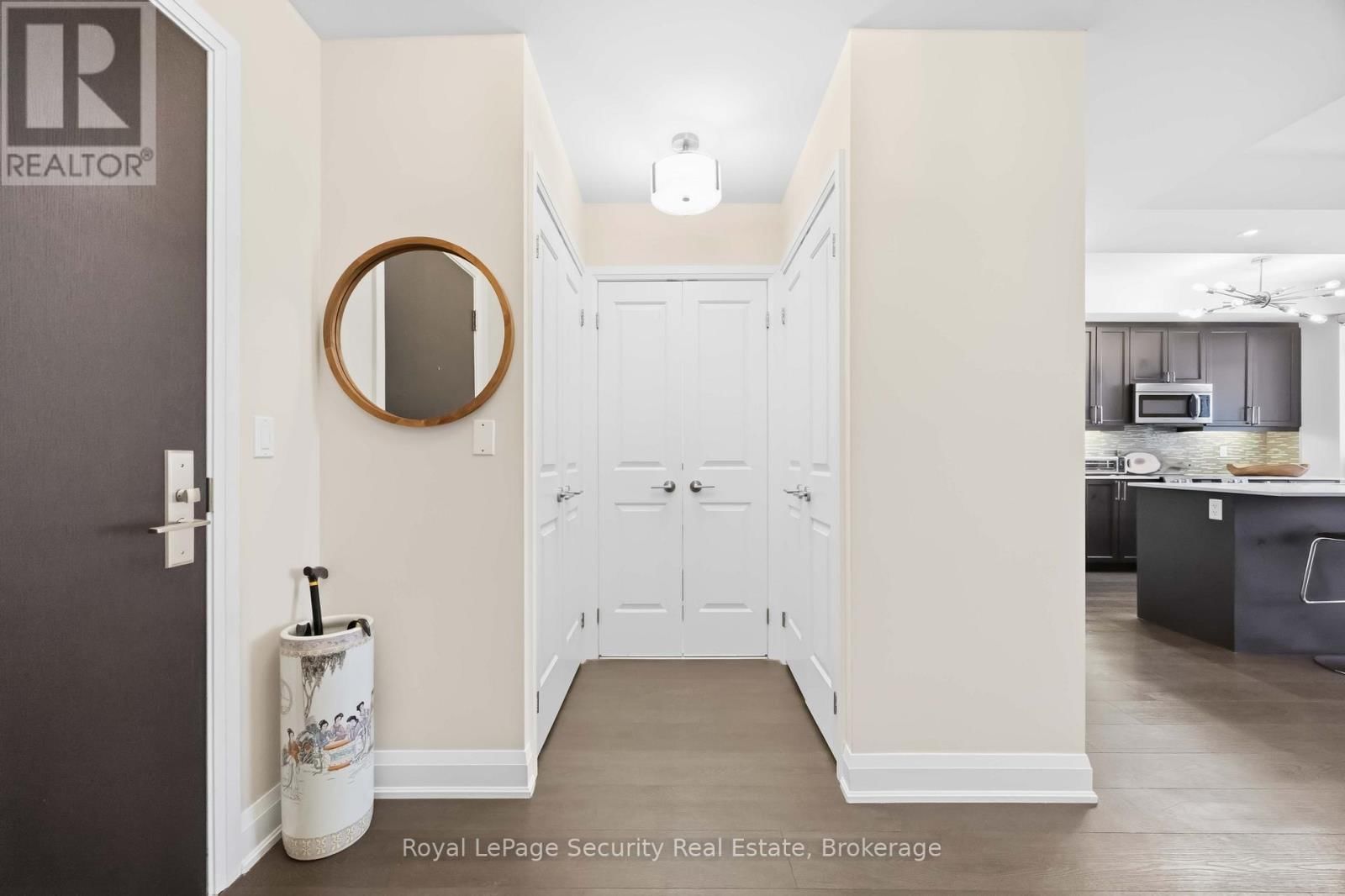 602 - 35 FONTENAY COURT Image 12