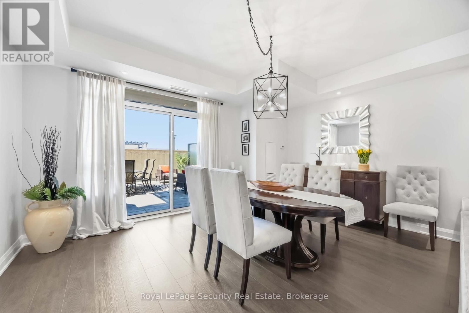 602 - 35 FONTENAY COURT Image 17