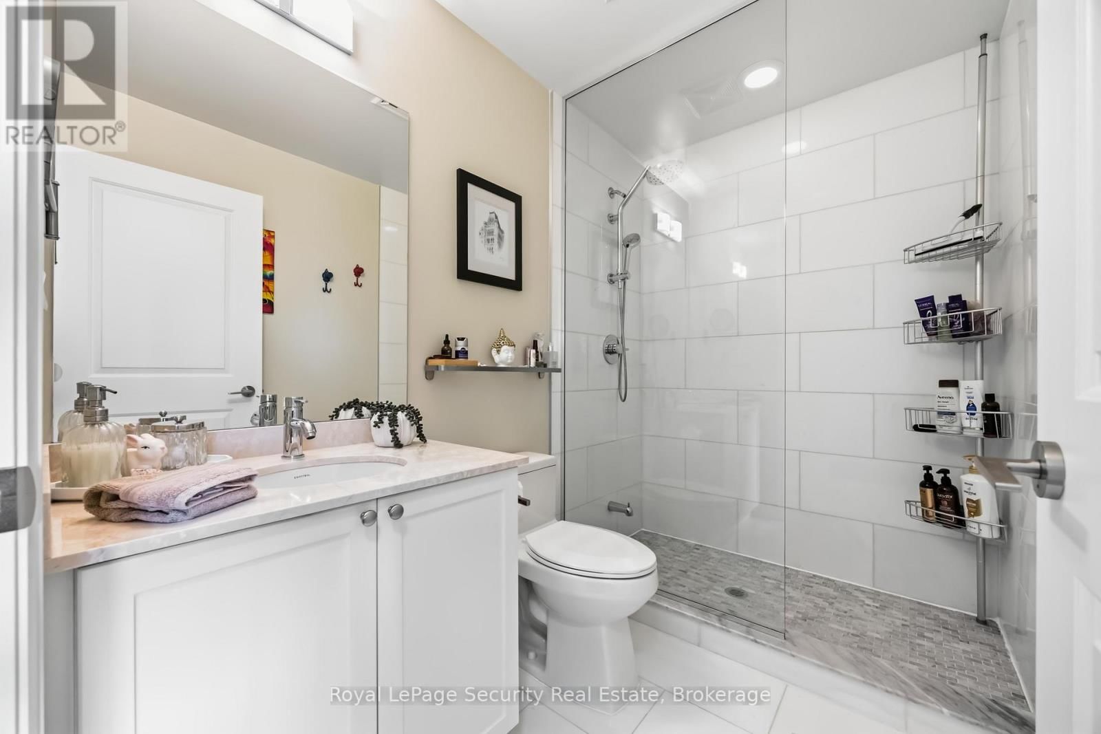 602 - 35 FONTENAY COURT Image 32