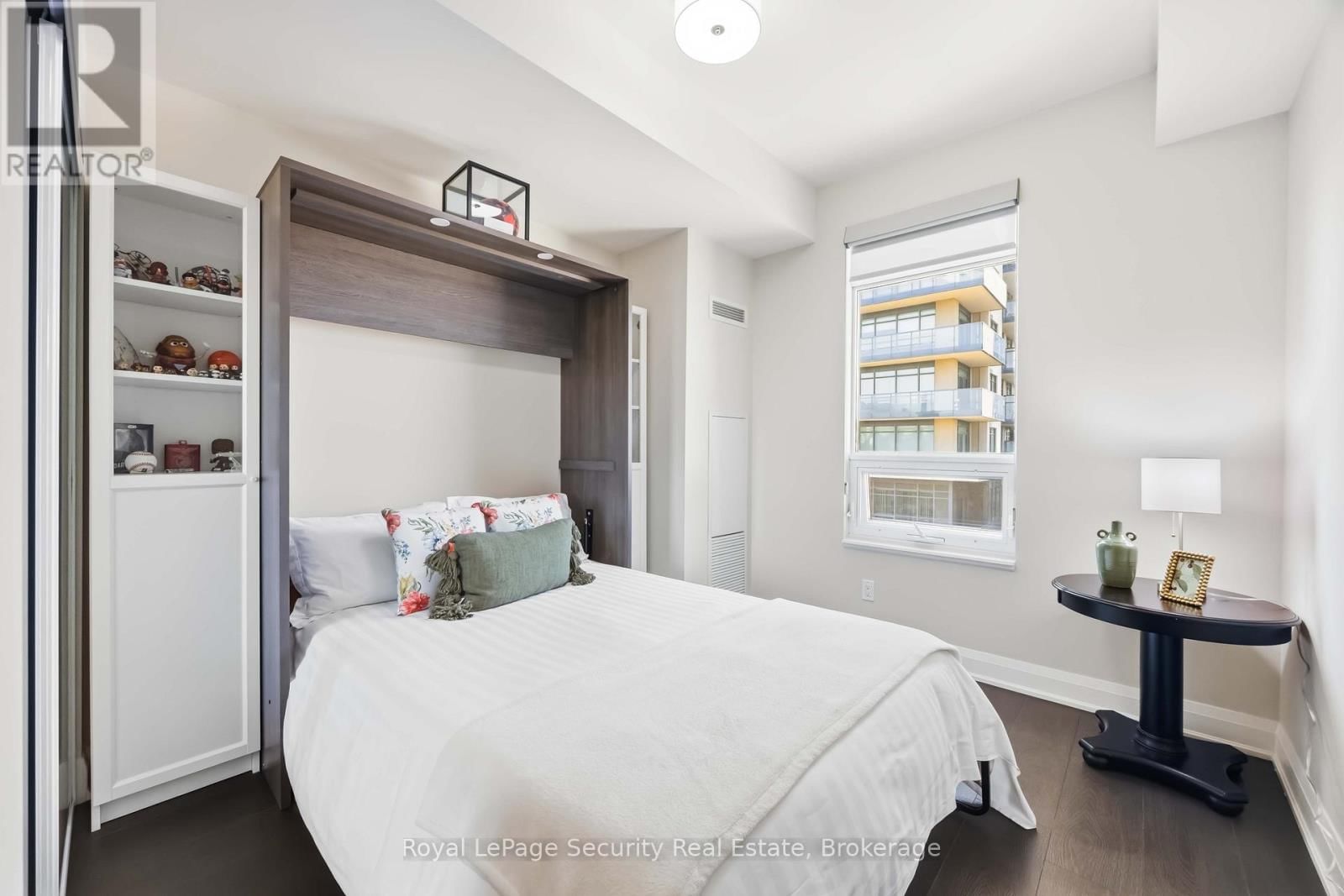 602 - 35 FONTENAY COURT Image 34