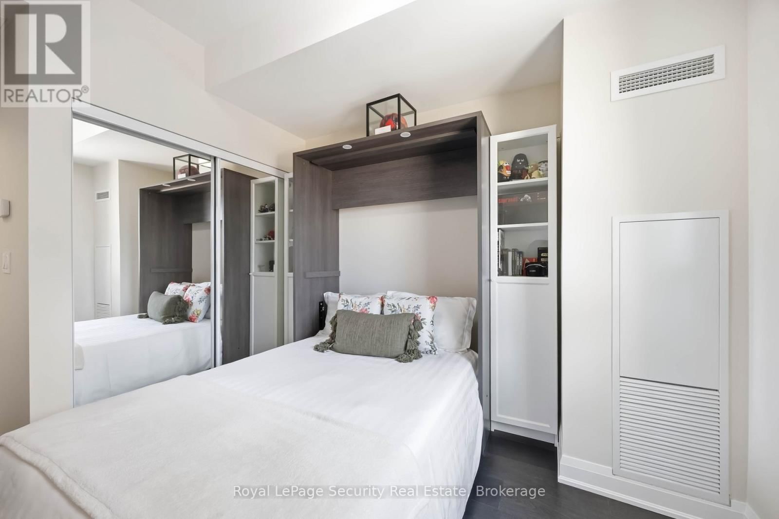 602 - 35 FONTENAY COURT Image 35