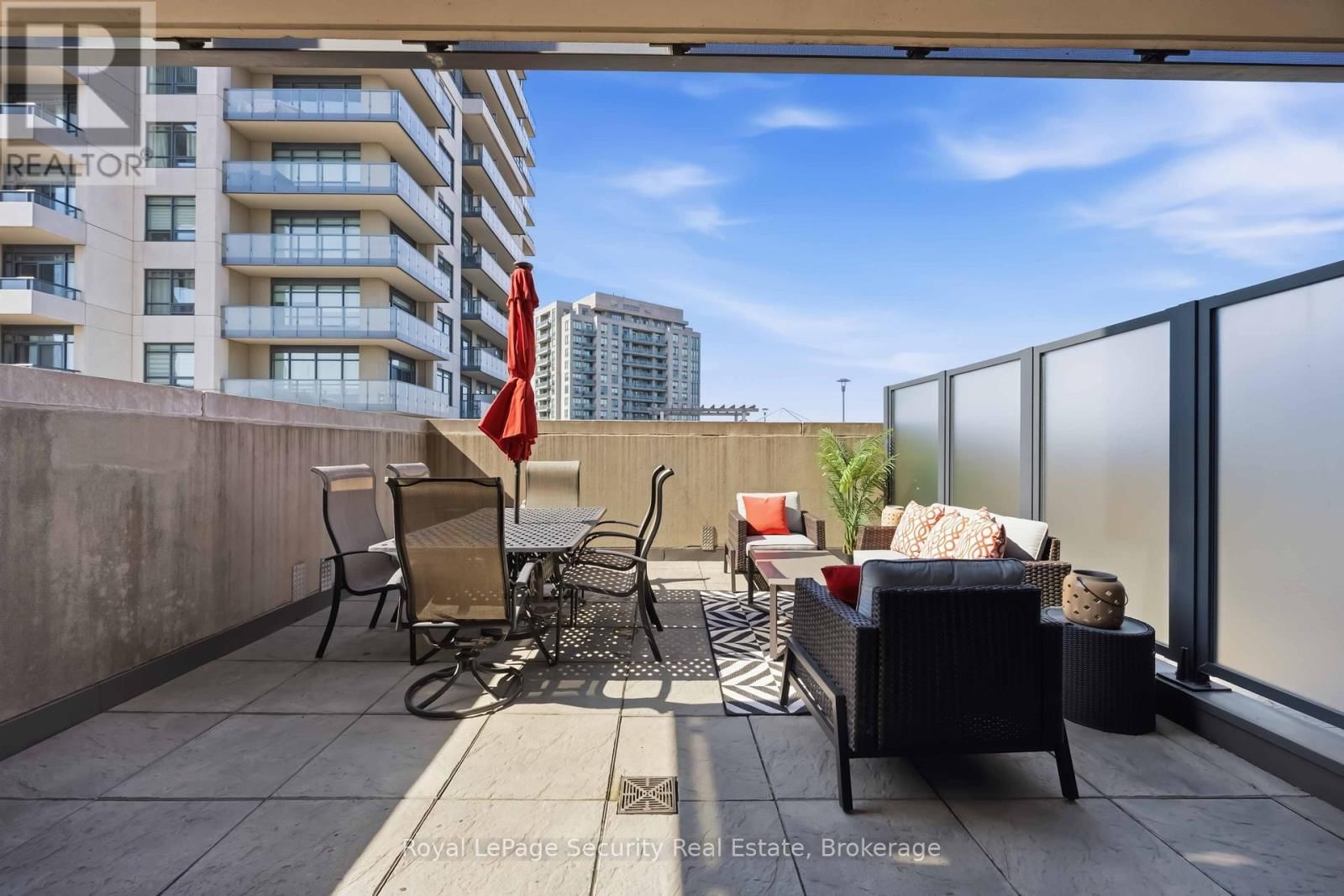 602 - 35 FONTENAY COURT Image 39