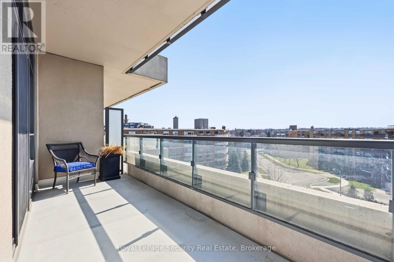 602 - 35 FONTENAY COURT Image 44