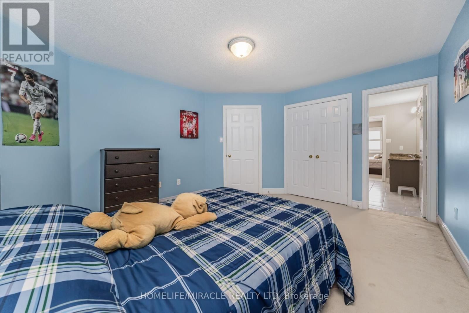 32 XAVIER COURT Image 37