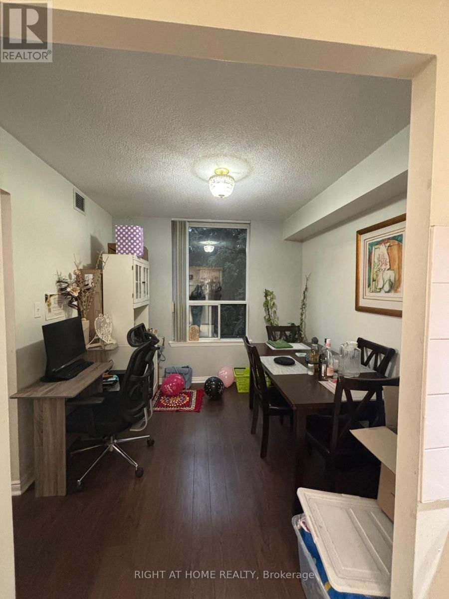 212 - 135 HILLCREST AVE AVENUE Image 5