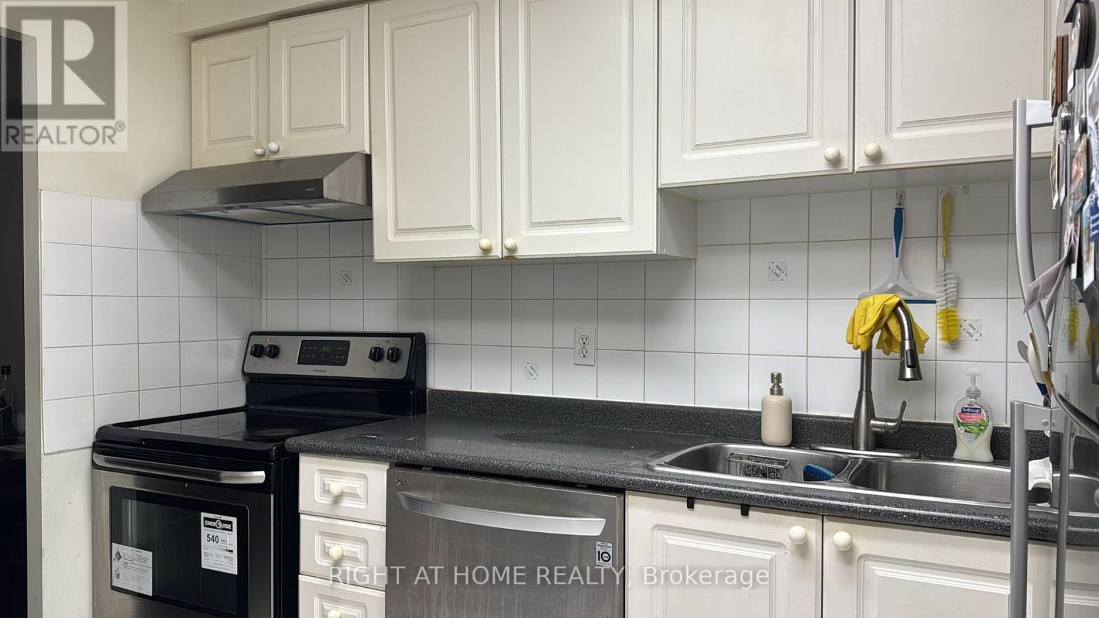 212 - 135 HILLCREST AVE AVENUE Image 8