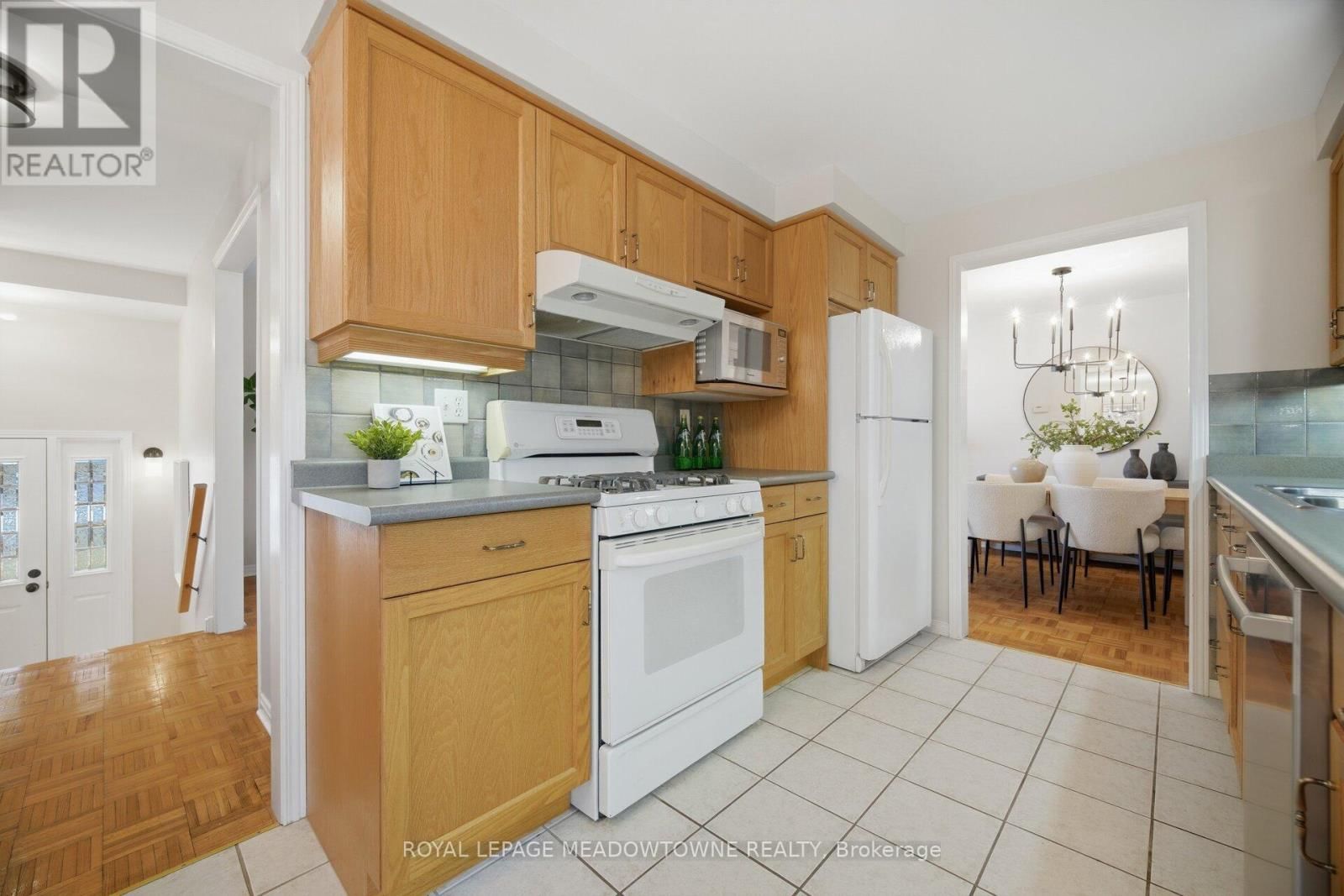 523 TRAFALGAR COURT Image 15