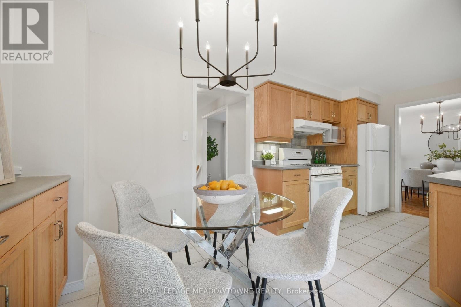 523 TRAFALGAR COURT Image 17